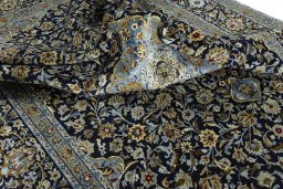 Surface texture of 2000s Kashan rug with natural Wool and intricate pattern