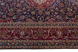 Corner detail of 1970s Kashan rug showing border pattern and Wool pile