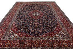 Surface texture of 2000s Kashan rug with natural Wool and intricate pattern