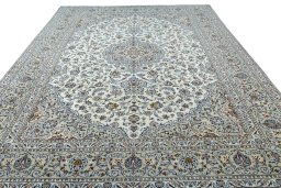 Surface texture of 2000s Kashan rug with natural Wool and intricate pattern