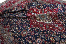 Surface texture of 2000s Kashan rug with natural Wool and intricate pattern