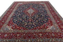 Surface texture of 2000s Kashan rug with natural Wool and intricate pattern