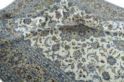 Surface texture of 2000s Kashan rug with natural Wool and intricate pattern