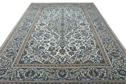 Surface texture of 2000s Kashan rug with natural Wool and intricate pattern