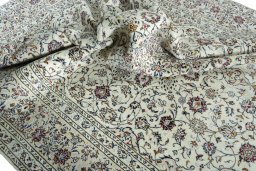 Surface texture of 2000s Kashan rug with natural Wool and intricate pattern