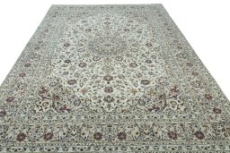 Surface texture of 2000s Kashan rug with natural Wool and intricate pattern