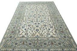 Surface texture of 2000s Kashan rug with natural Wool and intricate pattern