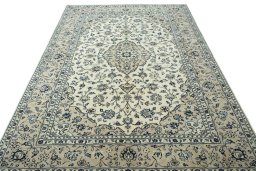 Surface texture of 2000s Kashan rug with natural Wool and intricate pattern