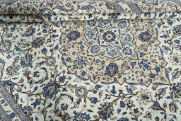 Close-up detail of 2000s Kashan rug from Iran / Persia showing Wool weave