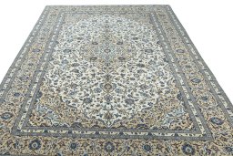 Surface texture of 2000s Kashan rug with natural Wool and intricate pattern