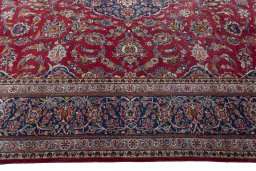 Corner detail of 1950s Kashan rug showing border pattern and Wool pile