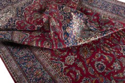 Surface texture of 1950s Kashan rug with natural Wool and intricate pattern