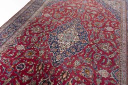 Backside of handmade 1950s Kashan rug showing knot structure and weave density