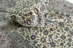 Surface texture of 2000s Kashan rug with natural Wool and intricate pattern