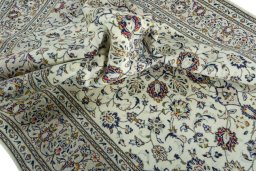 Surface texture of 2000s Kashan rug with natural Wool and intricate pattern