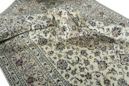 Surface texture of 2000s Kashan rug with natural Wool and intricate pattern