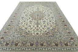 Surface texture of 2000s Kashan rug with natural Wool and intricate pattern
