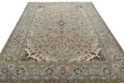 Surface texture of 2000s Kashan rug with natural Wool and intricate pattern