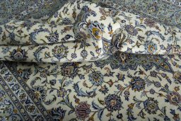 Surface texture of 2000s Kashan rug with natural Wool and intricate pattern