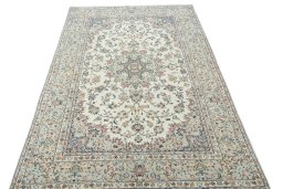 Surface texture of 2000s Kashan rug with natural Wool and intricate pattern