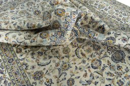 Surface texture of 2000s Kashan rug with natural Wool and intricate pattern