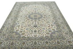 Surface texture of 2000s Kashan rug with natural Wool and intricate pattern