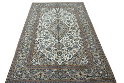 Surface texture of 2000s Kashan rug with natural Wool and intricate pattern