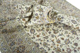 Surface texture of 2000s Kashan rug with natural Wool and intricate pattern