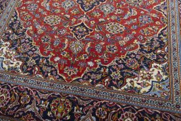 Close-up detail of 2000s Kashan rug from Iran / Persia showing Wool weave