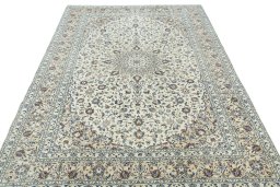 Surface texture of 2000s Kashan rug with natural Wool and intricate pattern