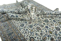 Surface texture of 2000s Kashan rug with natural Wool and intricate pattern