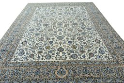 Surface texture of 2000s Kashan rug with natural Wool and intricate pattern