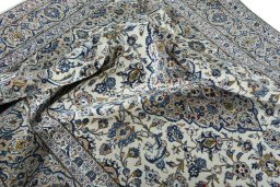 Surface texture of 2000s Kashan rug with natural Wool and intricate pattern