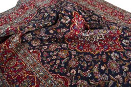 Surface texture of 2000s Kashan rug with natural Wool and intricate pattern
