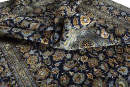 Surface texture of 2000s Kashan rug with natural Wool and intricate pattern