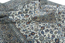 Surface texture of 2000s Kashan rug with natural Wool and intricate pattern