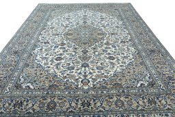 Surface texture of 2000s Kashan rug with natural Wool and intricate pattern