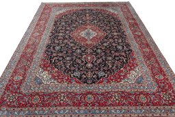 Surface texture of 2000s Kashan rug with natural Wool and intricate pattern
