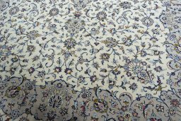 Close-up detail of New Kashan rug from Iran / Persia showing Cork weave