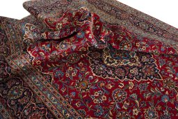 Surface texture of 2000s Kashan rug with natural Wool and intricate pattern