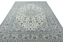 Surface texture of 2000s Kashan rug with natural Wool and intricate pattern