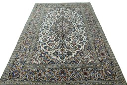 Surface texture of 2000s Kashan rug with natural Wool and intricate pattern
