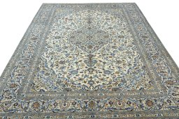 Surface texture of 2000s Kashan rug with natural Wool and intricate pattern
