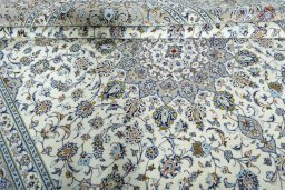 Close-up detail of New Kashan rug from Iran / Persia showing Wool weave