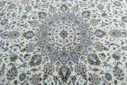 Central medallion detail of New Kashan rug from Iran / Persia