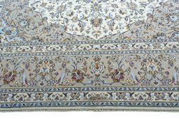 Full view of New Kashan rug from Iran / Persia, 400 × 300 cm in Beige tones