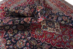 Surface texture of 2000s Kashan rug with natural Wool and intricate pattern
