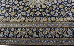 Corner detail of 1970s Kashan rug showing border pattern and Wool pile