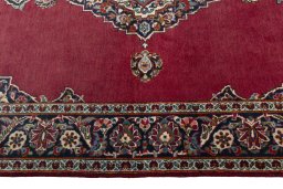 Corner detail of 1930s Kashan rug showing border pattern and Wool pile