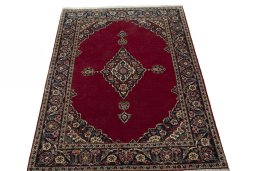 Surface texture of 1930s Kashan rug with natural Wool and intricate pattern